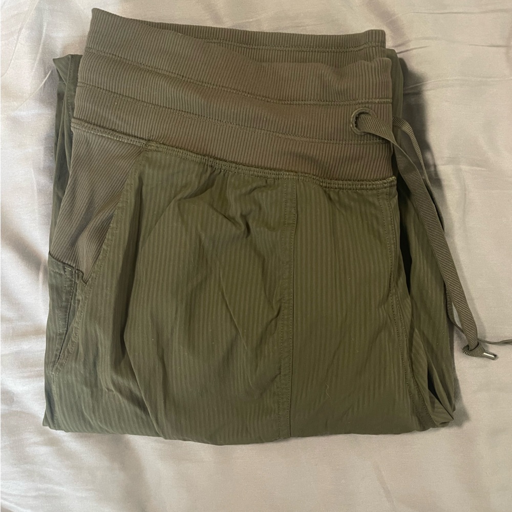 Lululemon Olive Dance Studio Pant Joggers - size 8